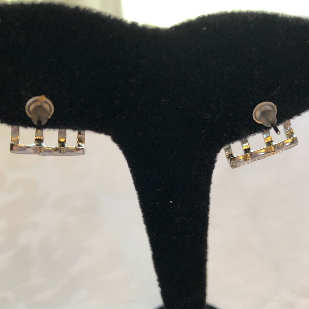 Sparkly 4 pronged Black Hematite Crystal Earrings - Picture 7 of 9